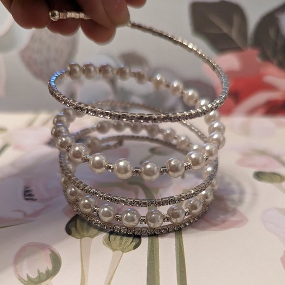 Pearl and Rinestone Bracelet from icing - Picture 2 of 2